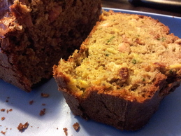 ° Cake à la courgette, tomme de chèvre et lardons IG bas