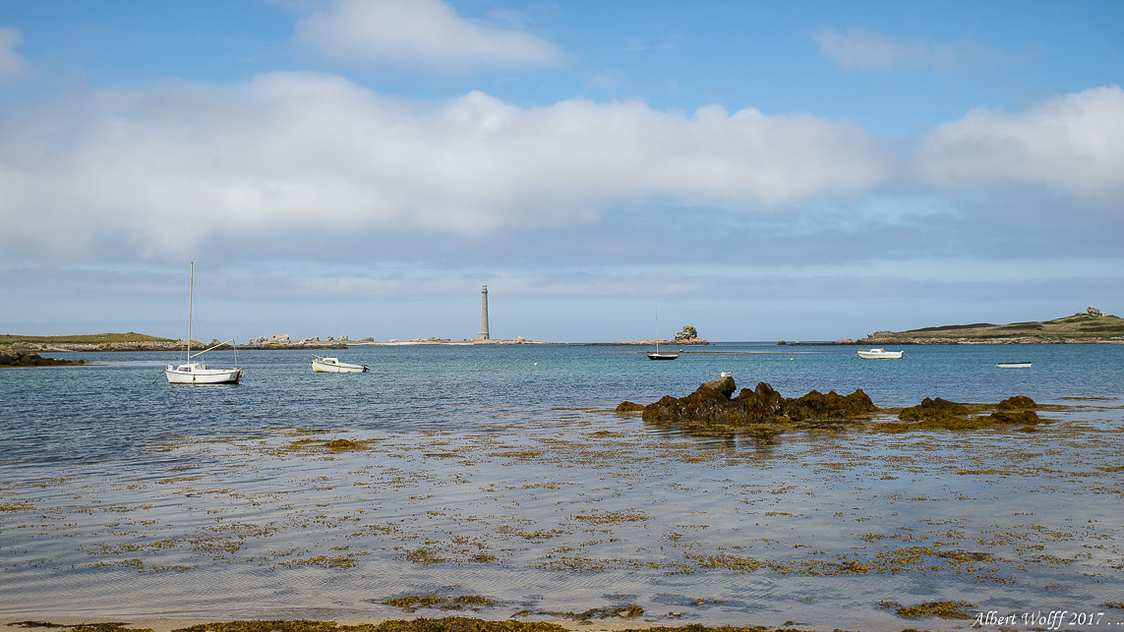 BZH - Un  phare au loin