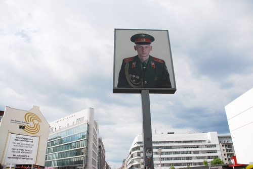 Berlin: autour de Zeckpoint Zarlie - passaze du Mur (photos)