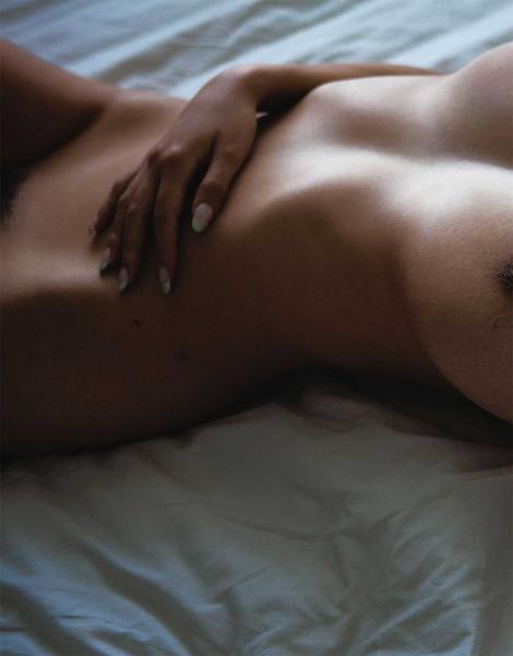 Photobooks : ( Rara Anzai : Nude Photobook 「Hello,Goodbye」 )