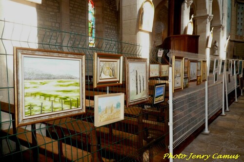 Les peintres de la Section Peinture des Amis du Châtillonnais, ont exposé dans l'église de Gevrolles....