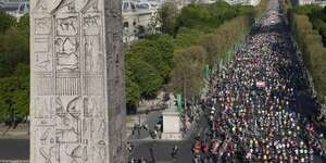 season marathon paris runners running   