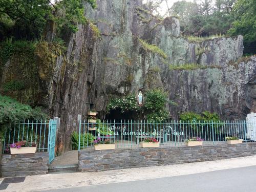 Plumelec, la grotte