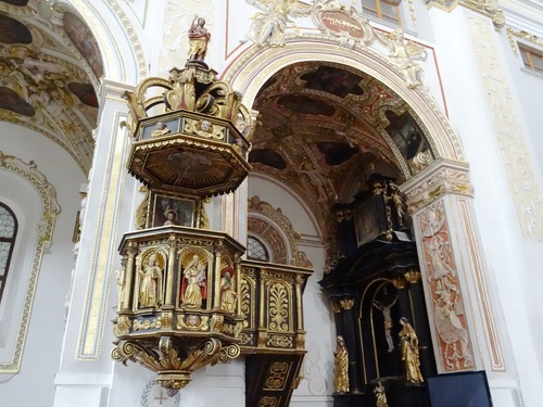 Autour de l'église Zaint Zean Baptiste de Trnava en Slovaquie (photos)