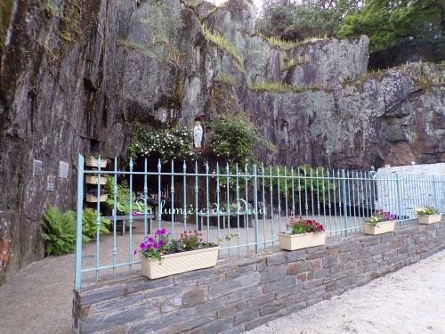 Plumelec, la grotte