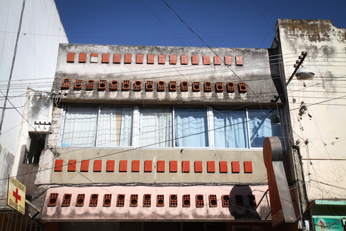 San Salvador de Jujuy: facades, couleurs et soleil