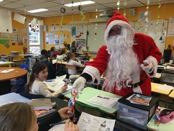 Le Père Noël est passé dans les classes!