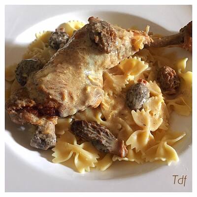 Poulet au vin jaune et morilles 