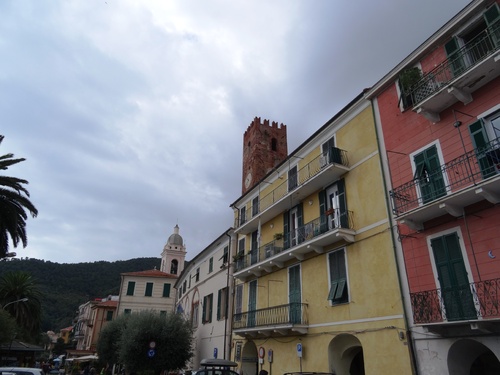 Promenade dans Noli, Côte Ligure, en Italie (photos)