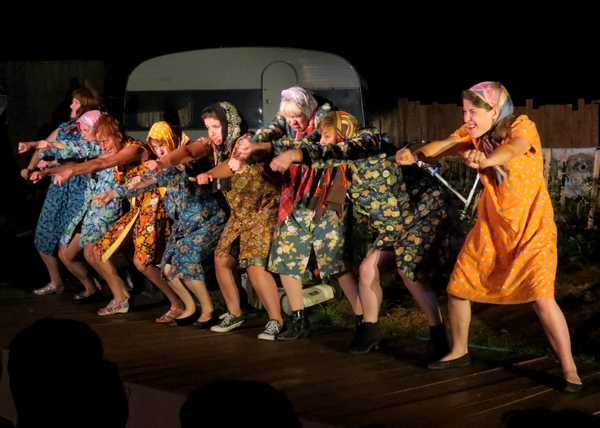 "Les radis rikikis de Kiki " ont fait la joie des spectateurs, dans le jardin potager de la Compagnie des Gens !