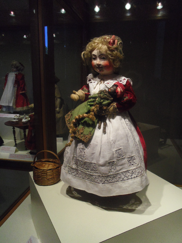Le musée de la poupée à Josselin - le blog du fil