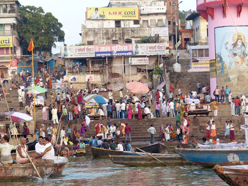 les ghats se remplissent