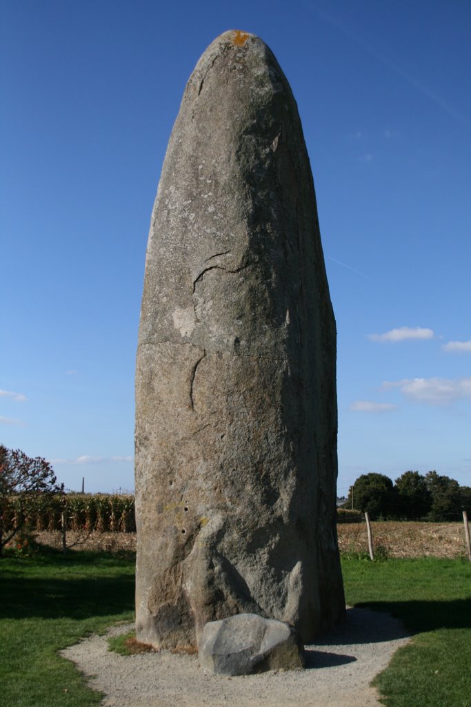 Menhir de Champ Dolent in Dol de Bretagne | Mapio.net