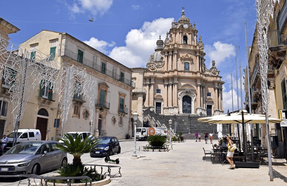 Ragusa - Piazza Duomo et chiesa San Giorgio