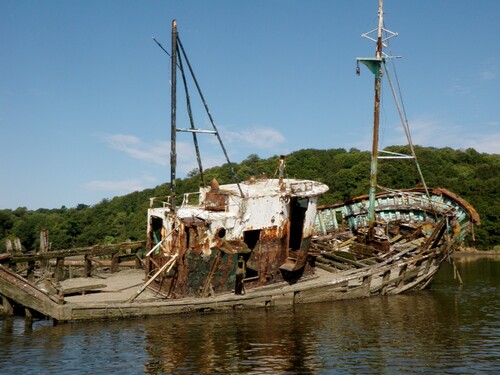 Cimetière de bateaux du Blavet en SUP
