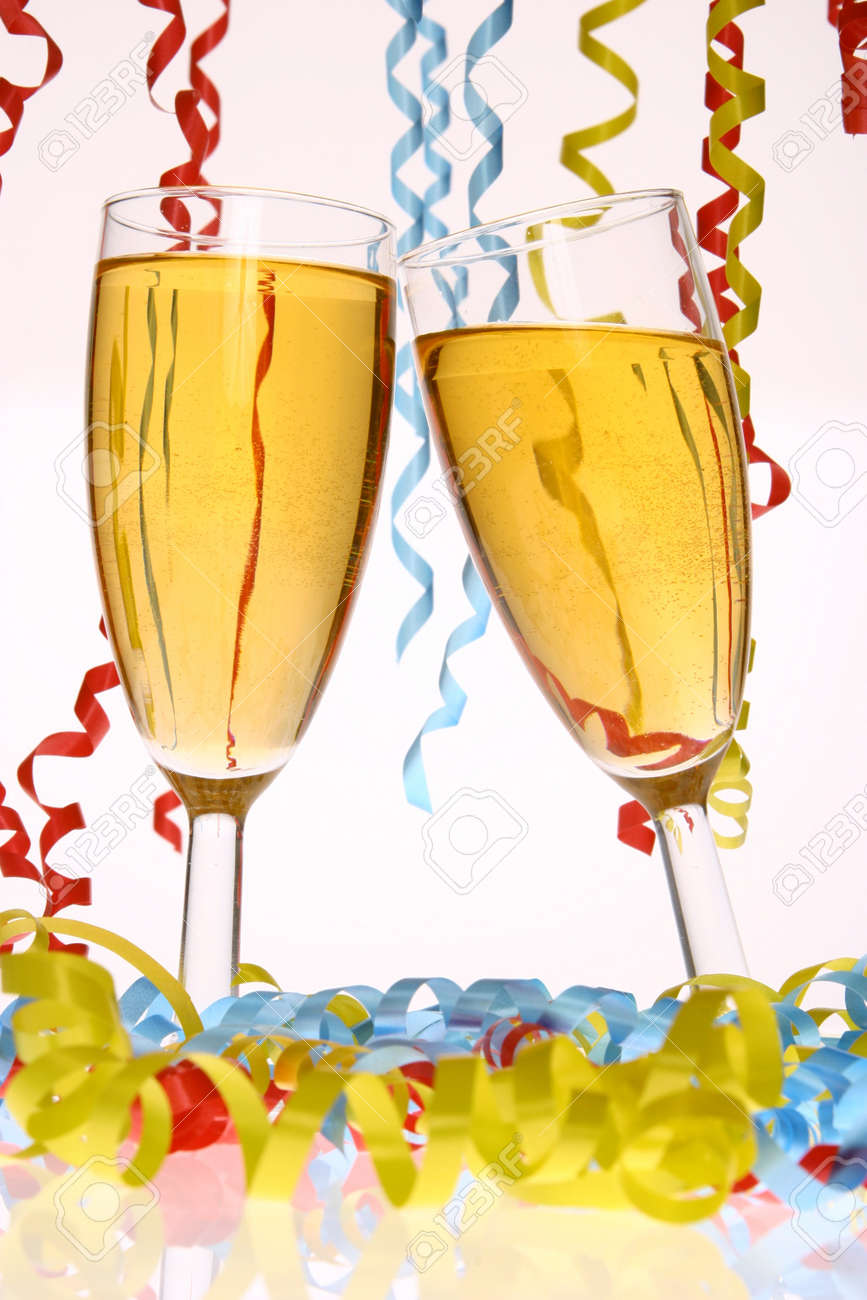 Deux Verres De Champagne Trinquer Pour La Nouvelle Année Sur Sylvester  ............ Banque D'Images Et Photos Libres De Droits. Image 16589567.