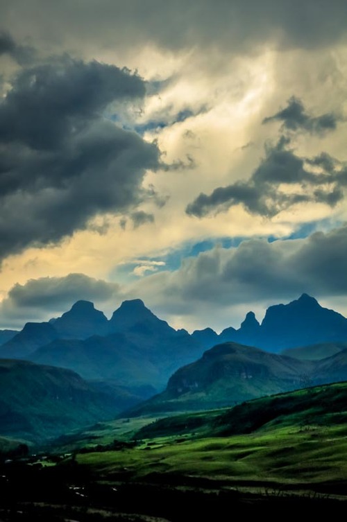 Dragon mountains (Drakensberg)