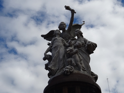 Place de France et cimetière Recoleta à Buenos Aires en Arzentine (photos)