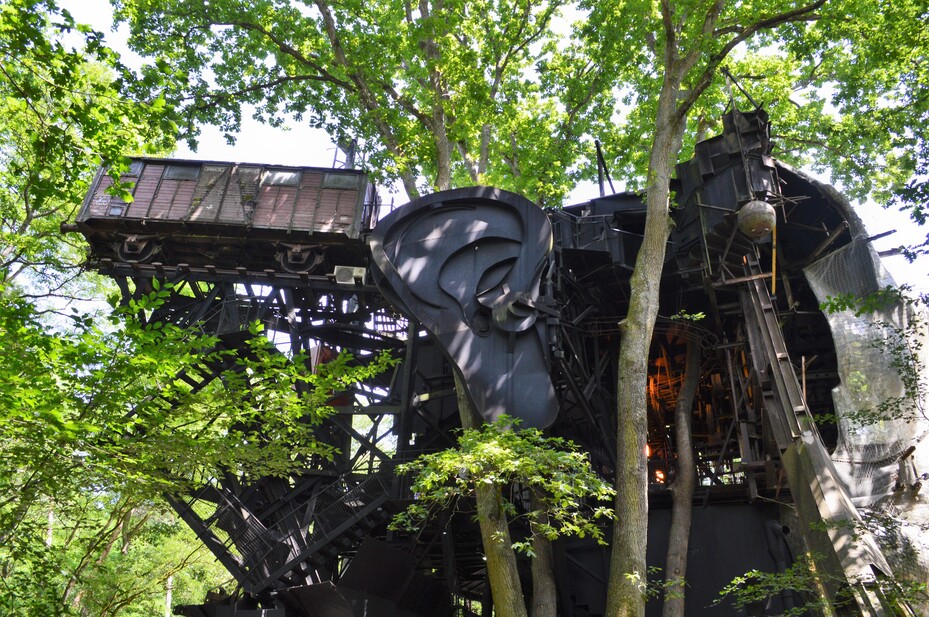 Le "Cyclop" de Tinguely à Milly-la-Forêt