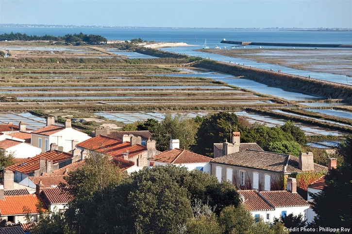 la jetée Jacobsen protège en partie l'île des marées trop importantes depuis 1813. 