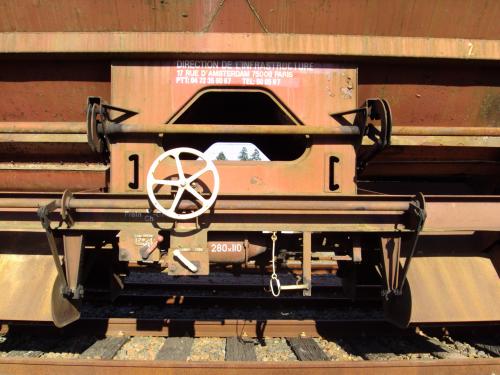 Wagon trémie à essieux de l'Infra