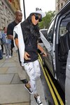 Rihanna quitte son hôtel londonien