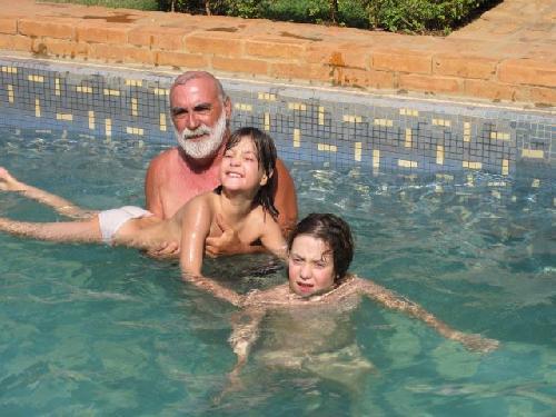 Burkina Un Paradis à Ouaga Piscine Papy Jessie et Fiona