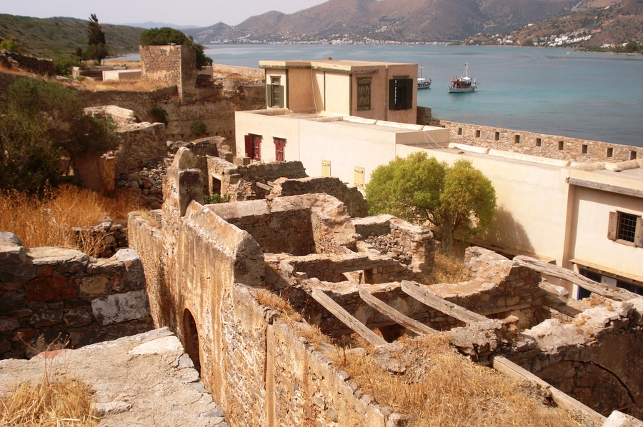 D'ELOUNDA  VERS  ESCALE  DES  ILES  DES  OUBLIES  (ILE  DES LEPREUX)  EN  CRETE