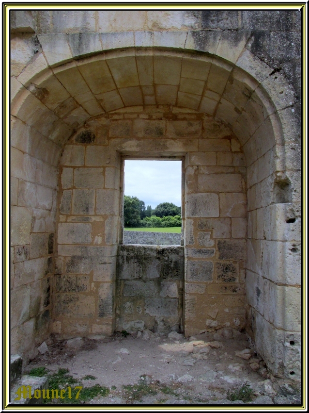 Château de St Jean d'Angle en charente maritime (1ere partie:l'extérieur)