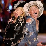 Madonna joined Miley Cyrus on the MTV Unplugged Showcase stage - 2014 01 29 (8)
