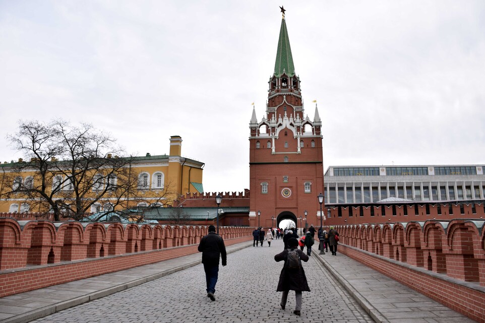 Moscou - Kremlin - L'entrée dominée par la tour de la Trinité