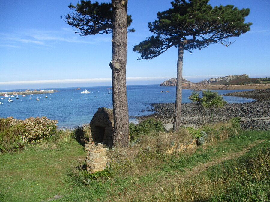 PLOUGASNOU EN BRETAGNE DANS LE FINISTERE   (4)