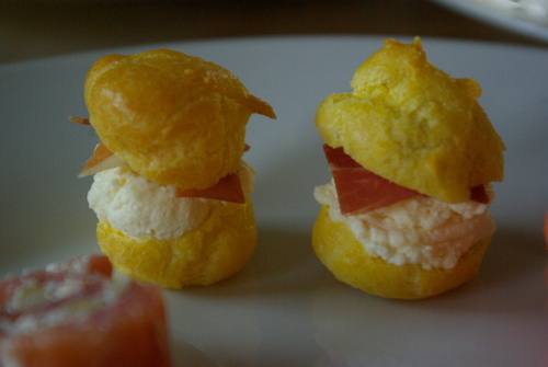 mini choux chantilly Serrano et chips de Serrano