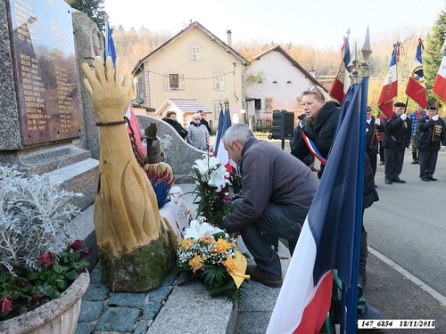 * 74ème anniversaire de la Libération. Cérémonie au Monument aux Morts de Plancher-Bas.