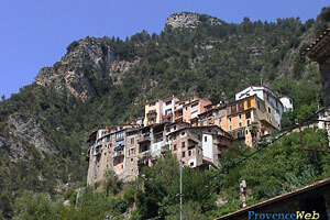 Touët sur Var, le village vu d'en bas