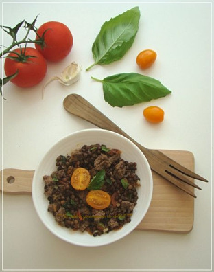 LENTILLES VERTES AU BOEUF ET A LA TOMATE