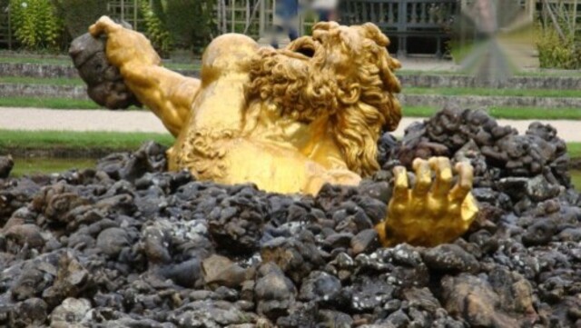 Avant le vandalisme, Dirty corner d'Anish Kapoor à Versailles