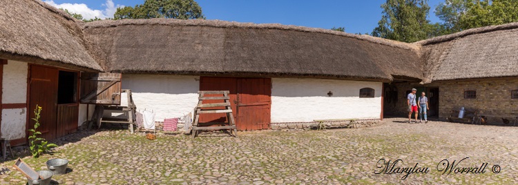 Suède : Écomusée Skansen : ferme de Scanie, entrepôt de Virserum, studio de Kronberg