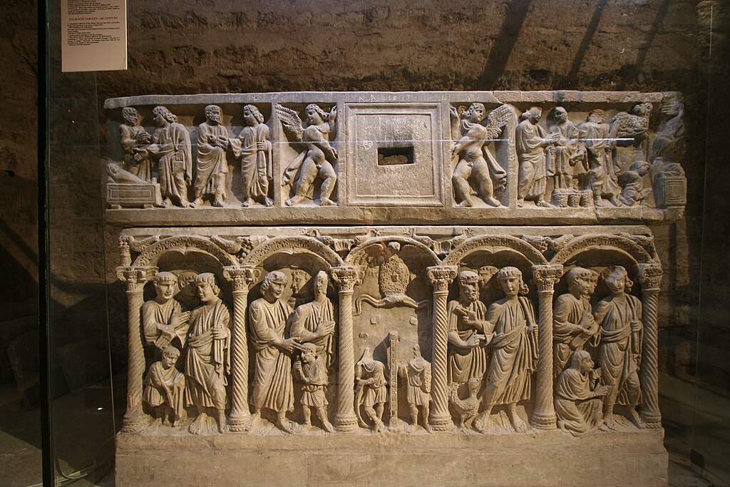 Sarcophage paléochrétien de Saint-Sidoine se trouvant dans la crypte de la basilique de Saint-Maximin (fin IVe début Ve).