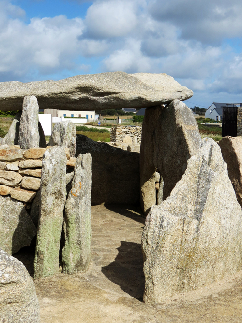 Le site archéologique de Menez Dregan à Plouhinec (Finistère)