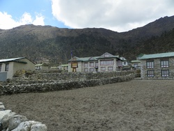 Habitations dans le village de Khunde