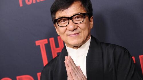 Jackie Chan offre 140.000 dollars à celui qui trouvera un vaccin contre le coronavirus