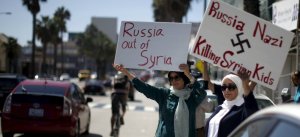 Manifestation de Syriens-américains en face d'un consulat russe en Californie (REUTERS/Lucy Nicholson)