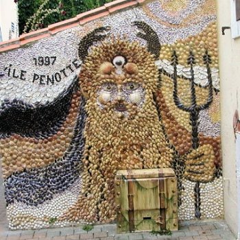 sous l'égide de neptune, le dieu de la mer, le quartier de l'île penotte est