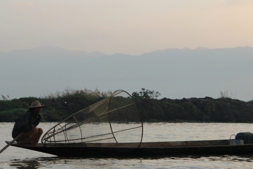 Lever de soleil sur le lac Inle (Birmanie)