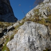 En arrivant à la base de la falaise de Caillavérisse, 4ème croix