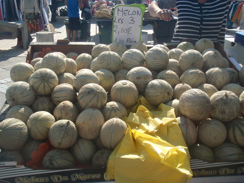 LE MARCHE DU DIMANCHE MATIN AU BARCARES