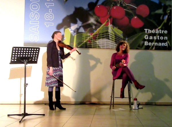 Nathalie Guéraud et Isabelle François ont enchanté le public, au bar du TGB, avec "La Beauté-L'enchantement de la mandarine" 