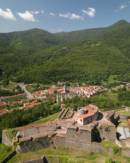 Peut être une image de Château de Bran et Château d’Eltz