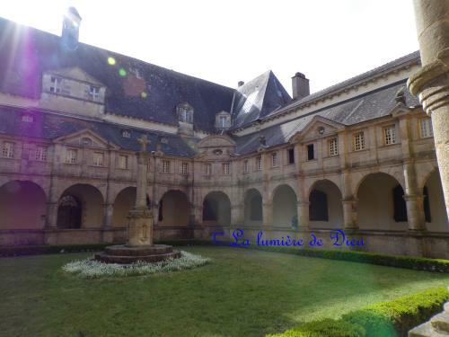 Sainte-Anne d'Auray, le cloître et le chemin de croix
